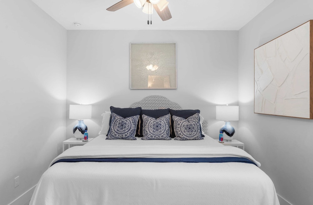 Pool, Patio & Outdoor Dining + Walk to Shore, Pier Park Sanctuary on Sands