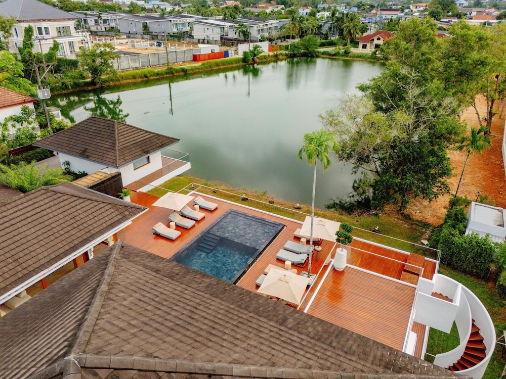 Luxurious 5bedroom White Estate Villa Private Lake