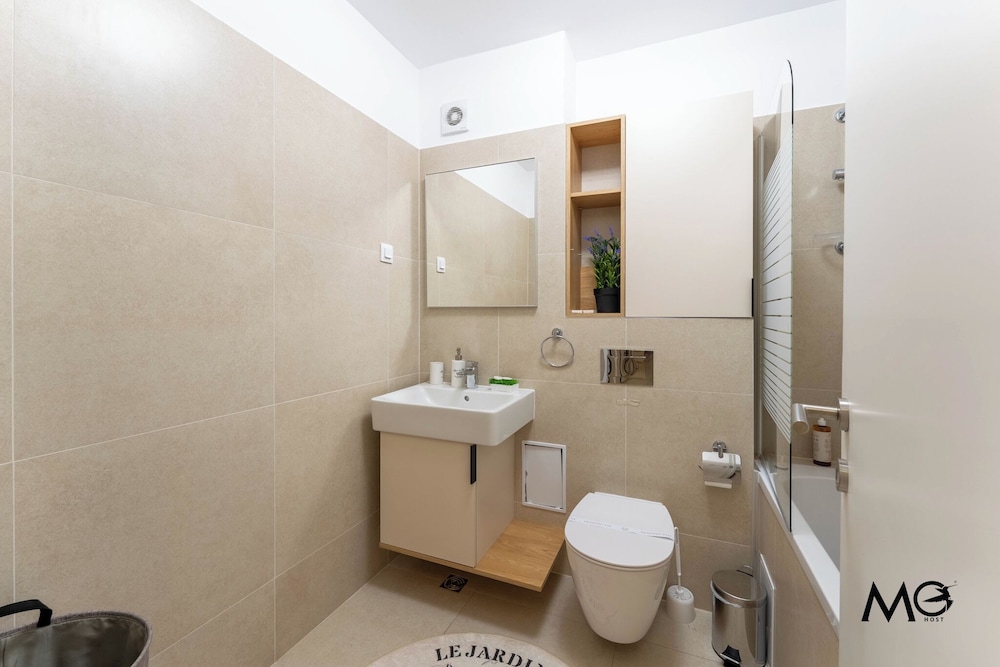 MoHost Sabina - Luxury with Balcony