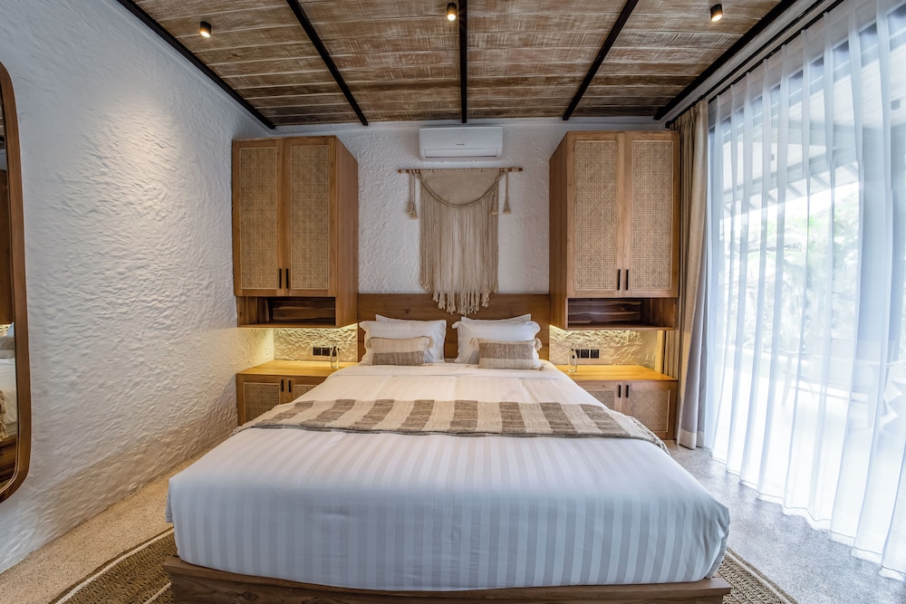 Putri Salju Villa by EVDEkimi - Scenic terrace in the Artistic heart of Ubud view 3