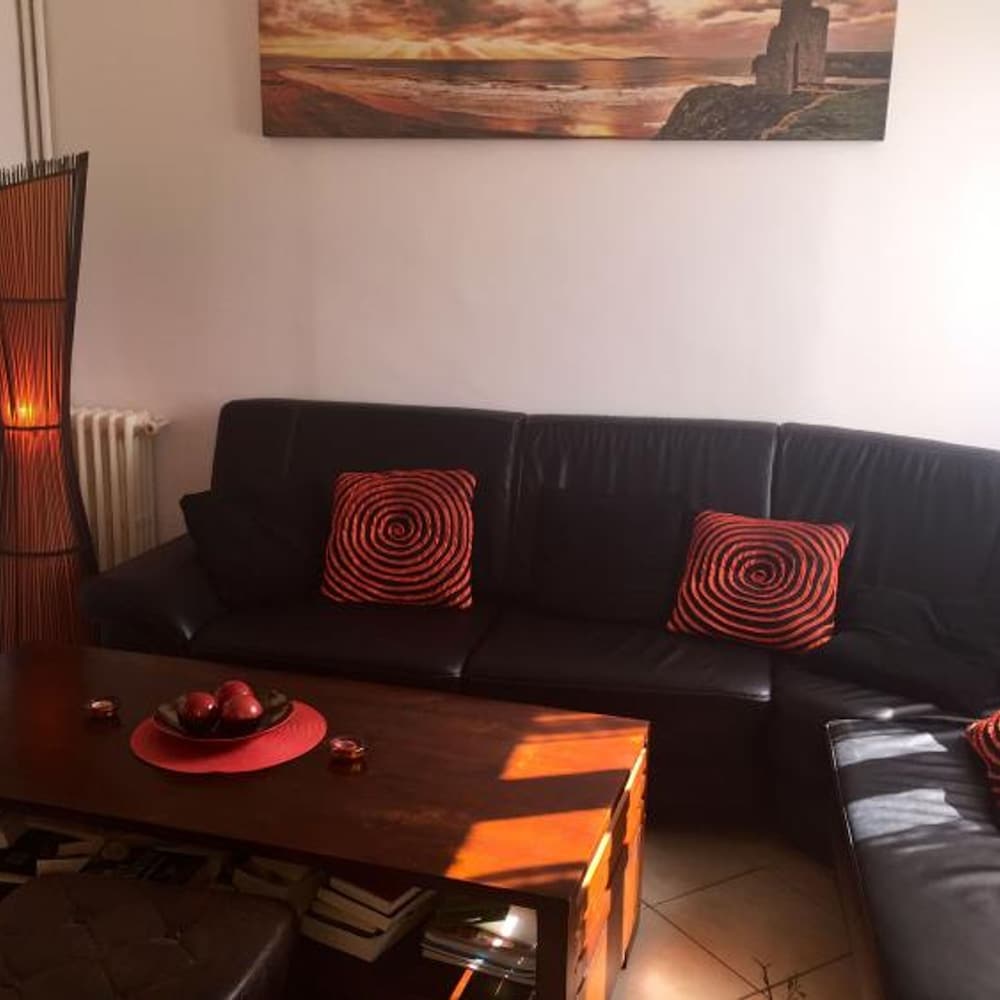 Pleasant 2 Bed Apartment in the Calm Palm Beach Area of Cannes With Beaches Nearby on all Sides - 1525