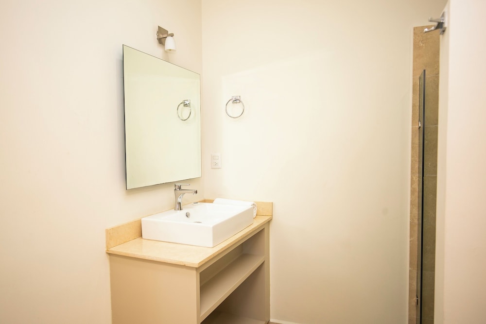 Elegant Condo at Playa Brujas
