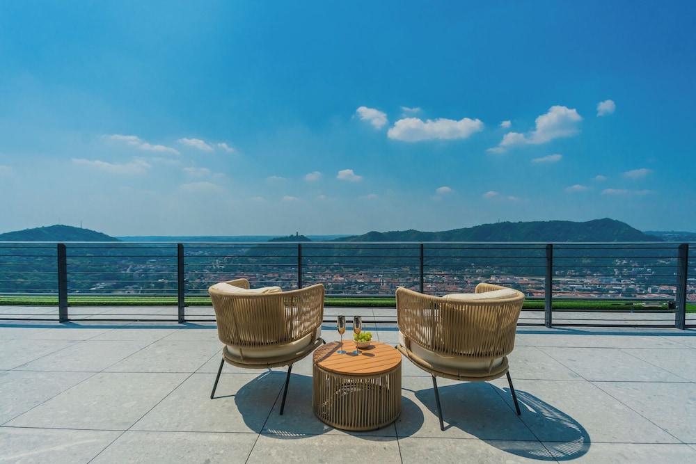 Pureview Luxury Suites, with breakfast & pool by Rent all Como