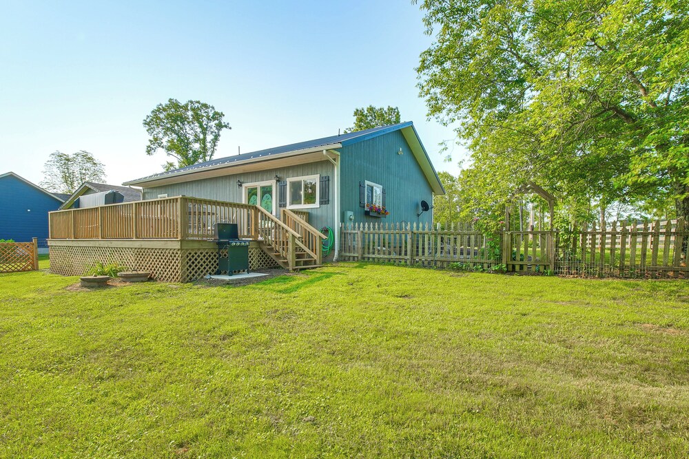 Hot Tub & Fire Pit: Rockbridge Getaway!