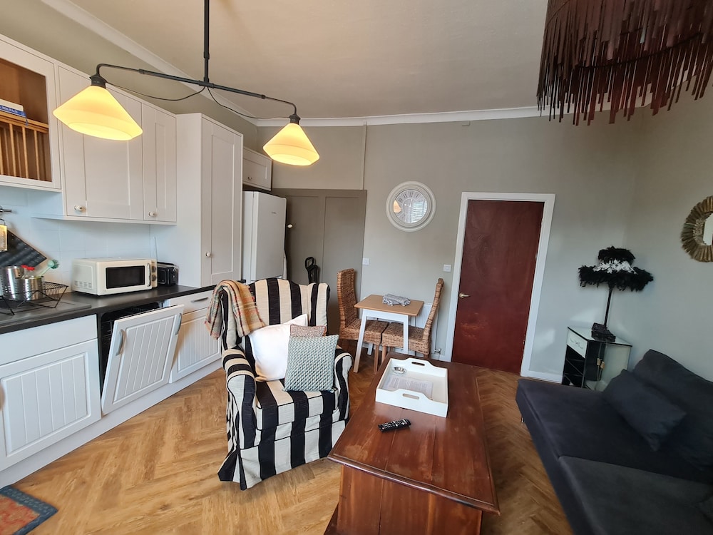 Beautifully Decorated 1-bed Apartment in Sale