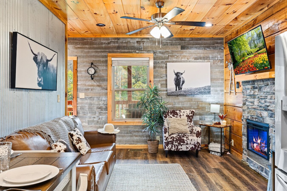 Couples Refuge by Ghosal Luxury Lodging