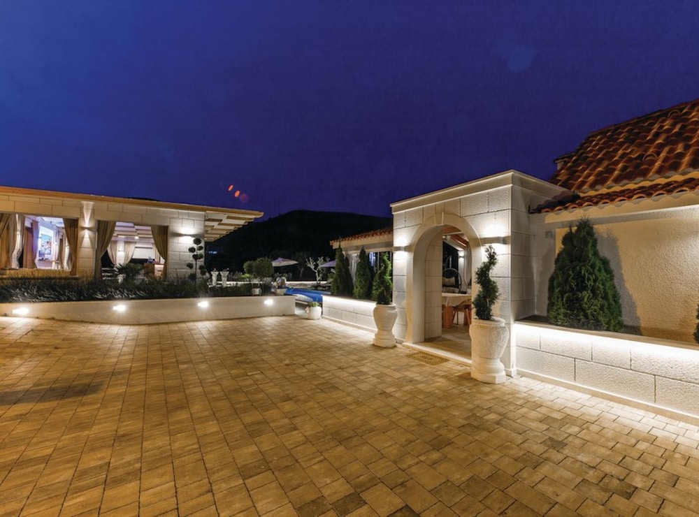 Luxury Villa Malo
