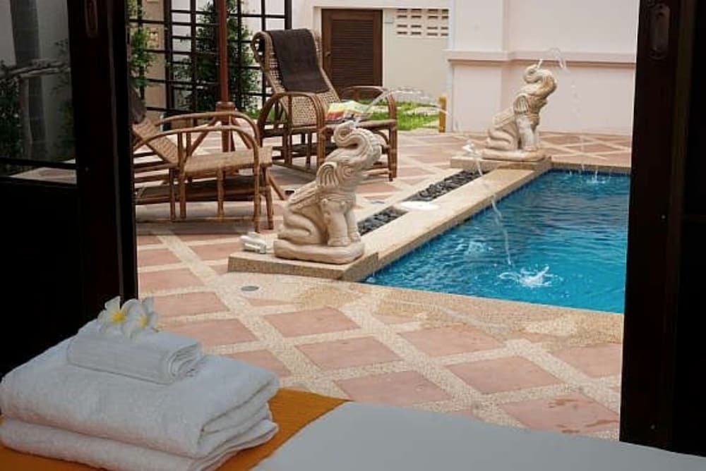 4 Bedroom Private Bali Style Villa HH1