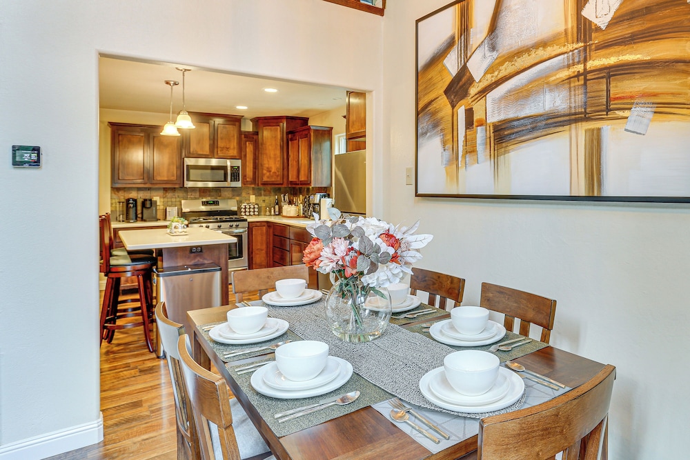 Private Cabin w/ Forest Views & Grill in Lakehead!