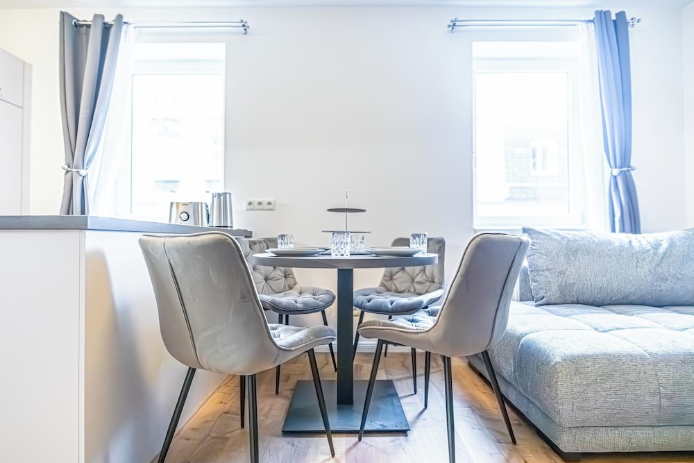 Modern 1BR 1LR Apt Donaustadt Area