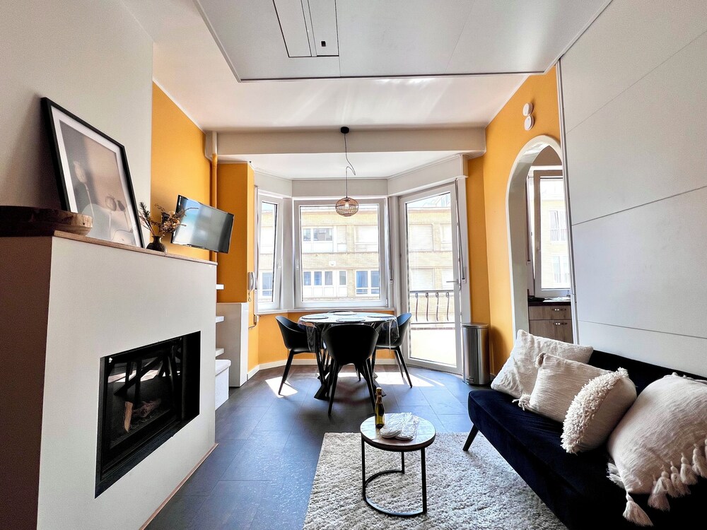 Beachfront & Sea View Sleeps 6