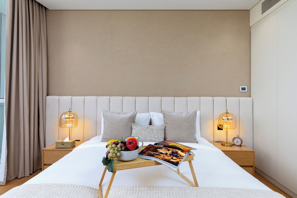 Maison Privee - Chic Downtown Living w/ Dubai Cityscape Views