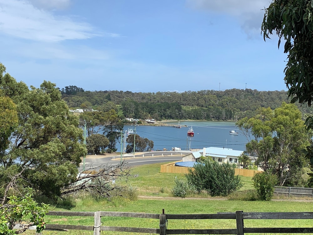 Blossoms on the Bay - 4 Bedrooms