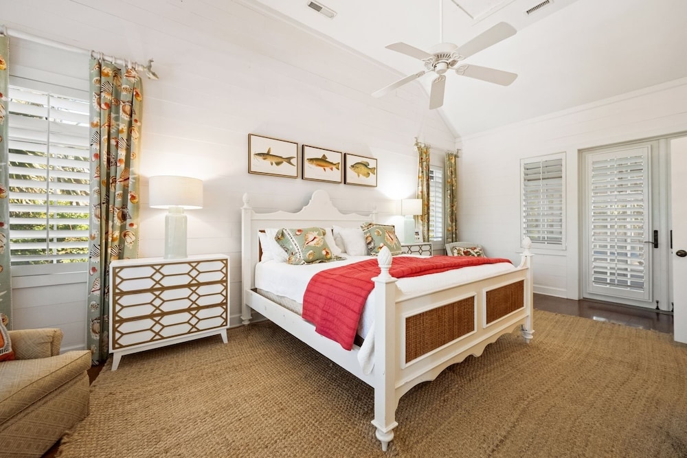 Pawleys Island Vacations - Relax And Enjoy The Spectacular Views In This Picturesque Home 6 Bedroom Home by RedAwning - Property Image 2