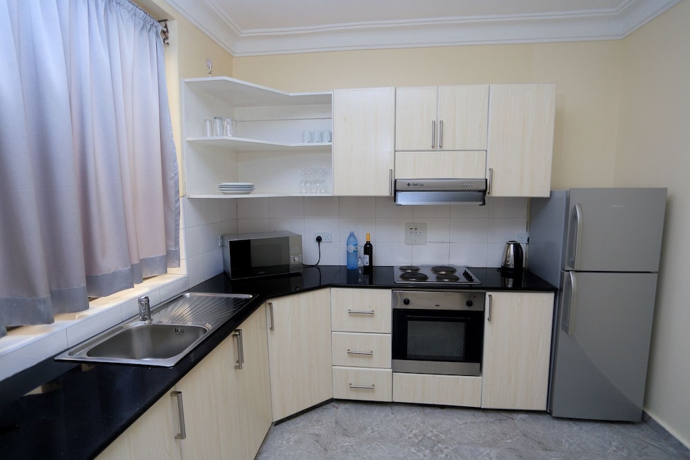 Deluxe 1- Bedroom Apartment With Swimming Pool