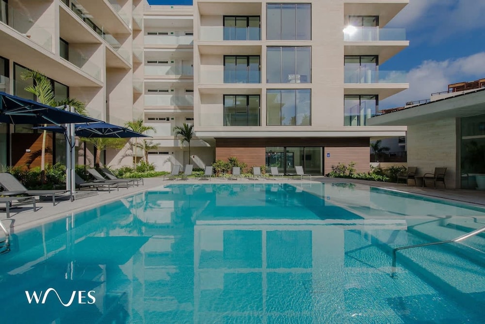 2 Br Steps Away From the Beach Heated Pool