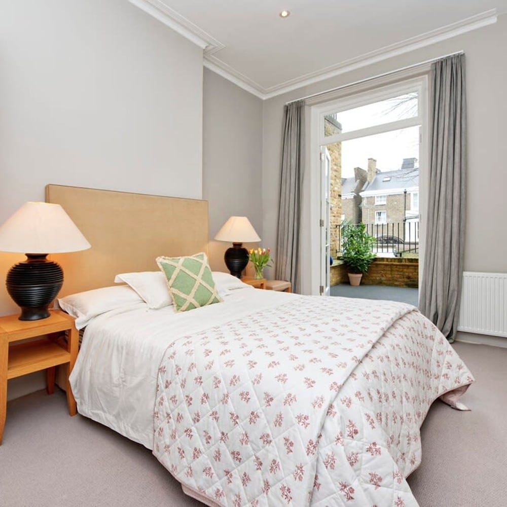 Long Stay Discount Large Bright First-floor Flat view 3