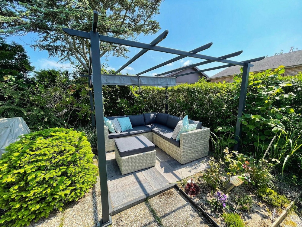 Bungalow in Sint Maartenszee Near Dune