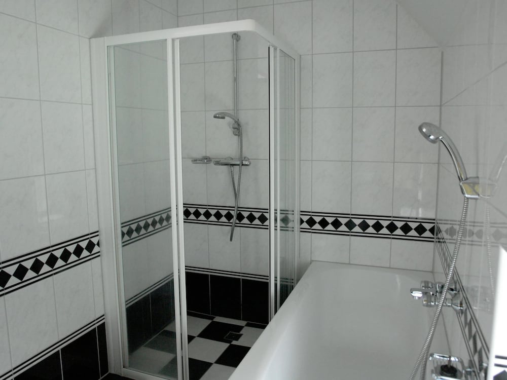 Spacious Holiday Home With Wifi, 20 km From Assen