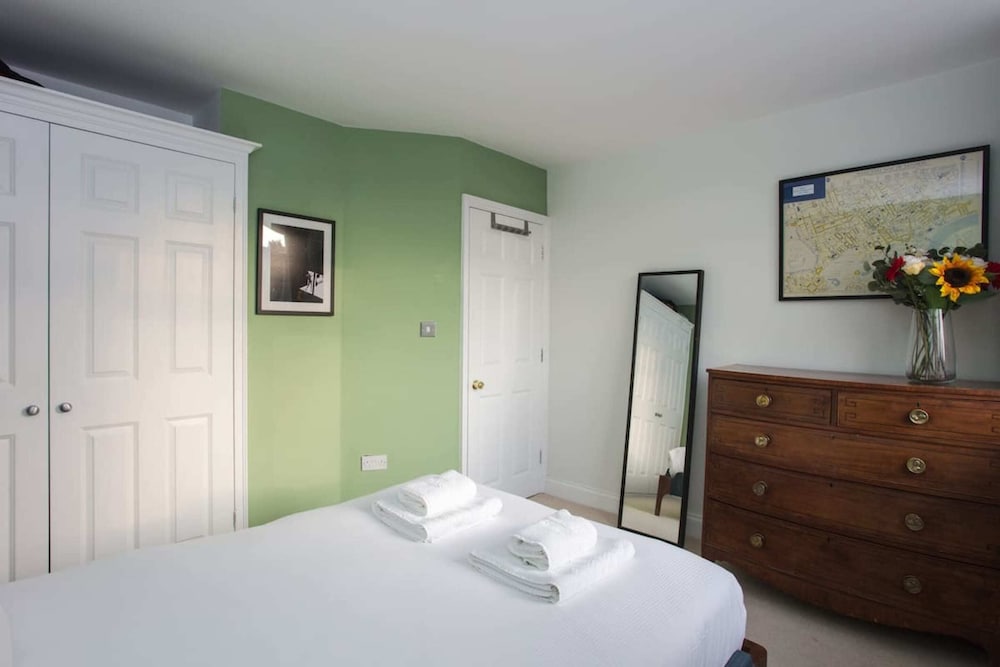 Lovely 2 Bedroom Flat Near Whitechapel Station
