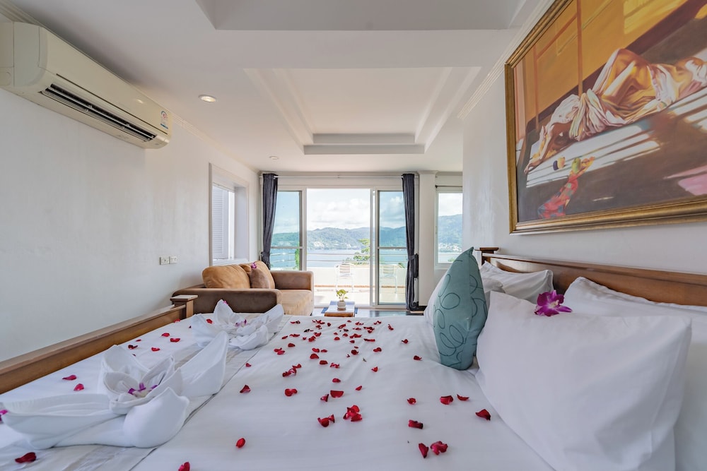 Luxurious 5-bedroom Pool Villa in Heart of Patong, Phuket