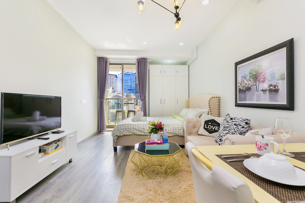 Jennifer House - Millenium Apartment