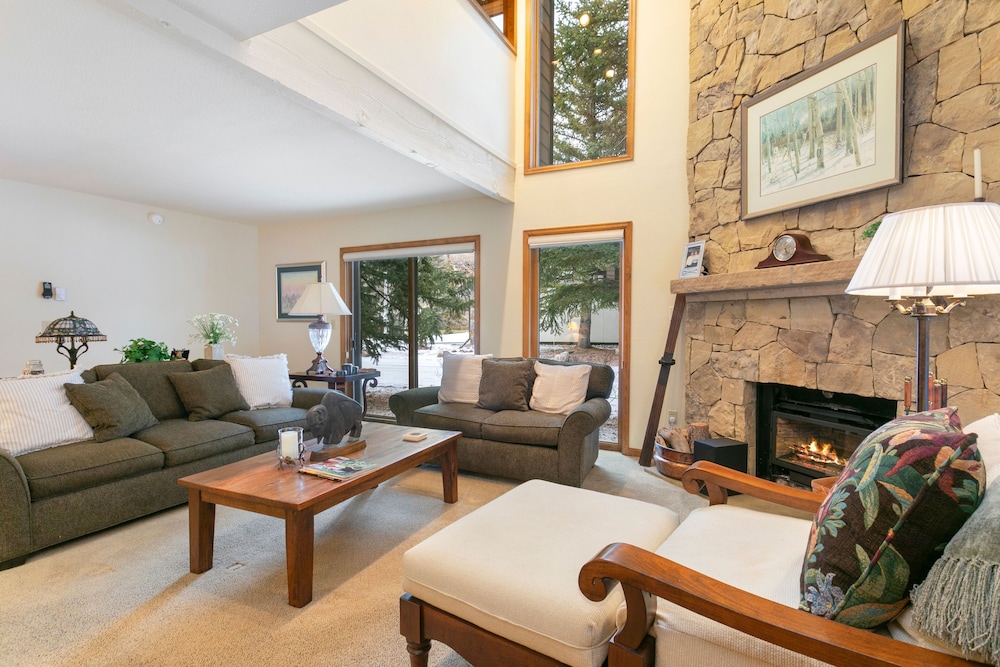I1 Gore Creek Meadows 4 Bedroom Townhouse