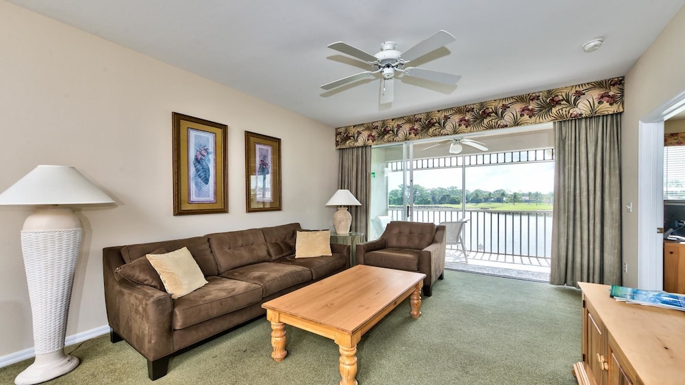 Solterra Vacation Rental: Luxury 3-BR Condo with Lake & Golf Views. Access to Luxury Pool, Hot Tub, and Golf Courses at Lely Resort. Close to Naples Beache