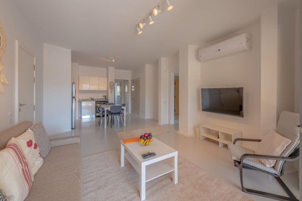 El Gouna Vacations - Vesta - Superior Apt - 3Br - Swan Lake - Property Image 2