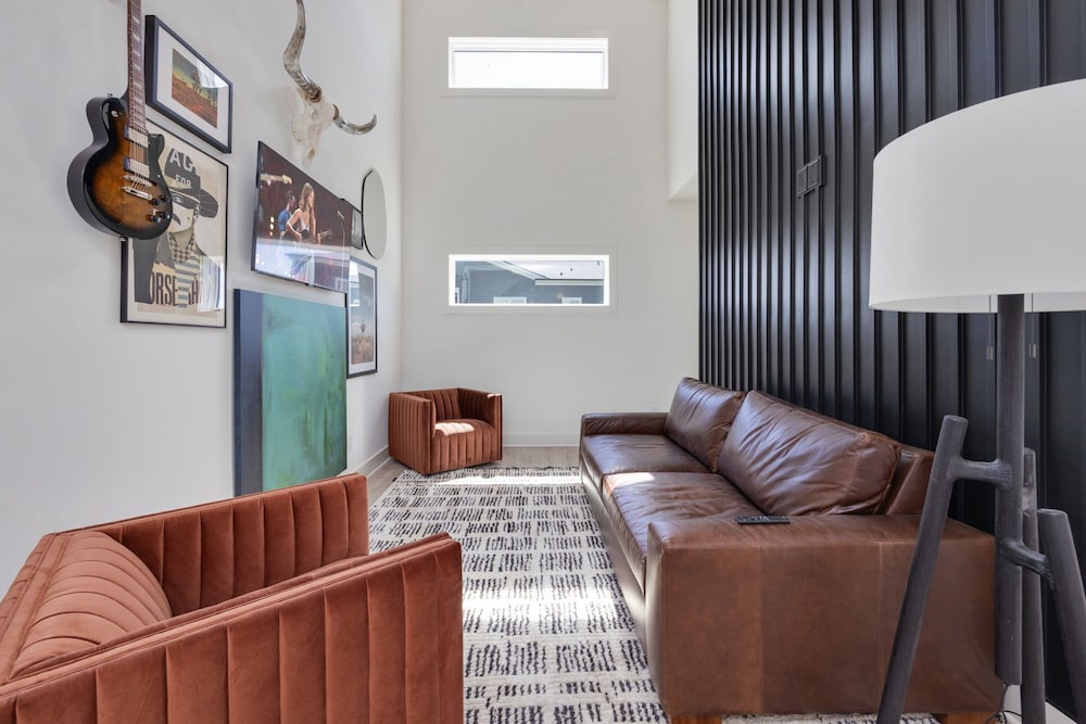 Elevate - Modern Luxury - Stunning City Views