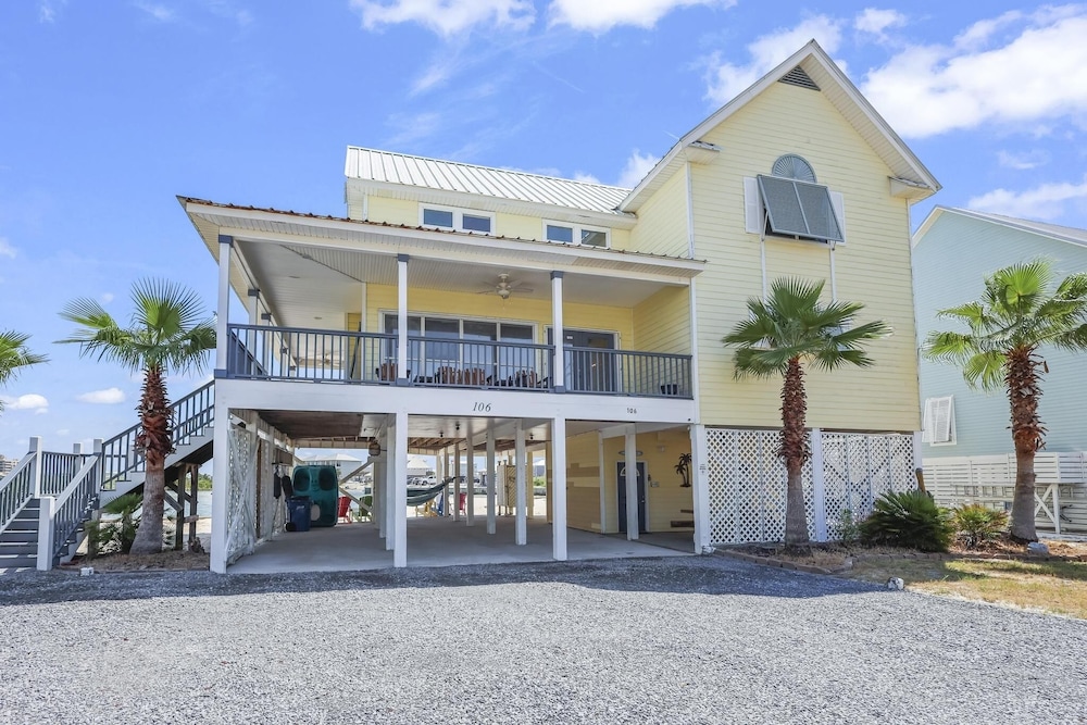 The Pelican 4 Bedroom Home by RedAwning