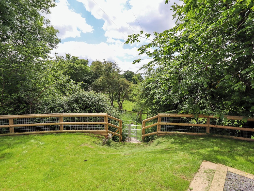 Valley Lodge 4 - North Wales Eco Lodges