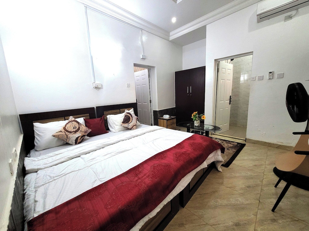 ROSSY'S APARTMENTS