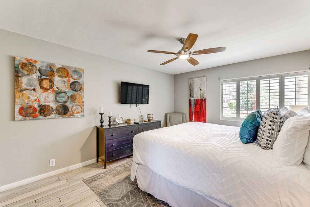 Walk to Old Town: Scottsdale Condo w/ Pool Access!