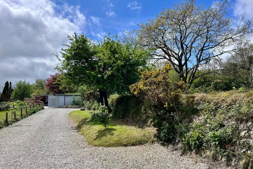 1 Bed Cabin-sleeps 2, Hot Tub, Garden, Pets, Views