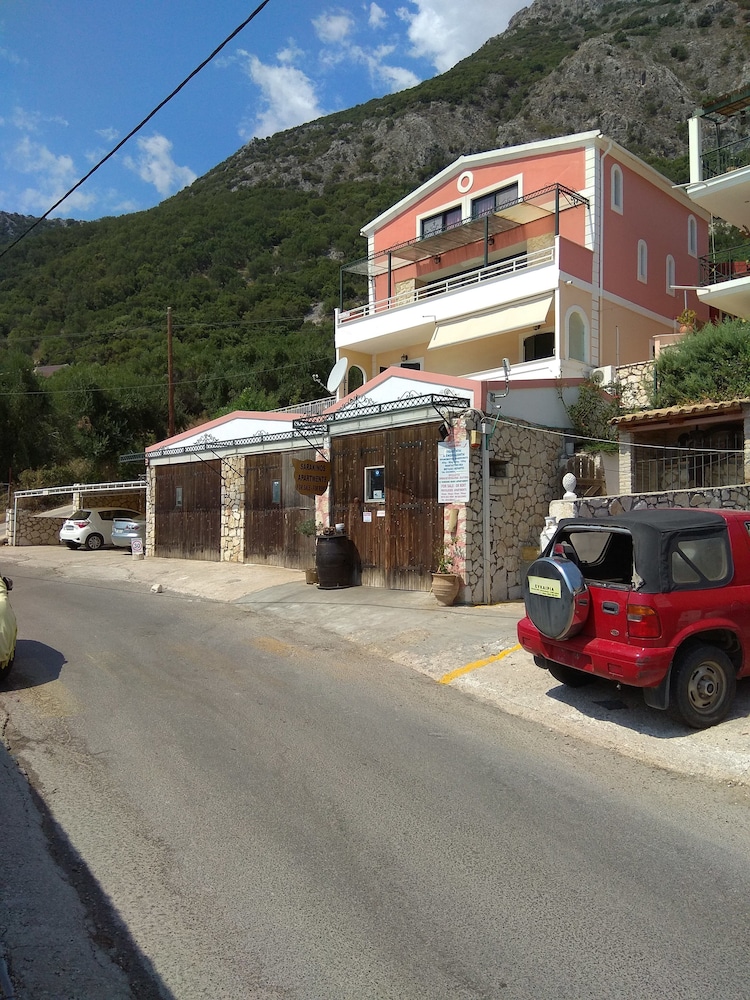 Sarakinos Apartments