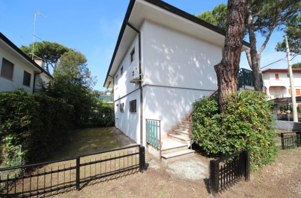 Charming Apartment With AC, Garden and Parking