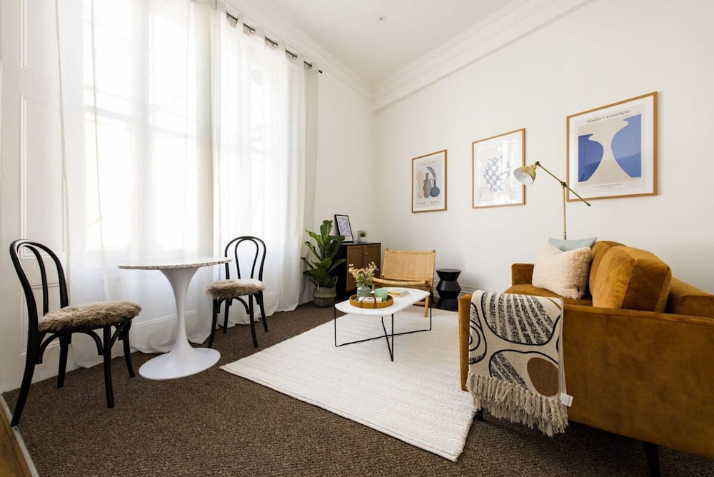 Spacious Apartment With Office Rear Terrace