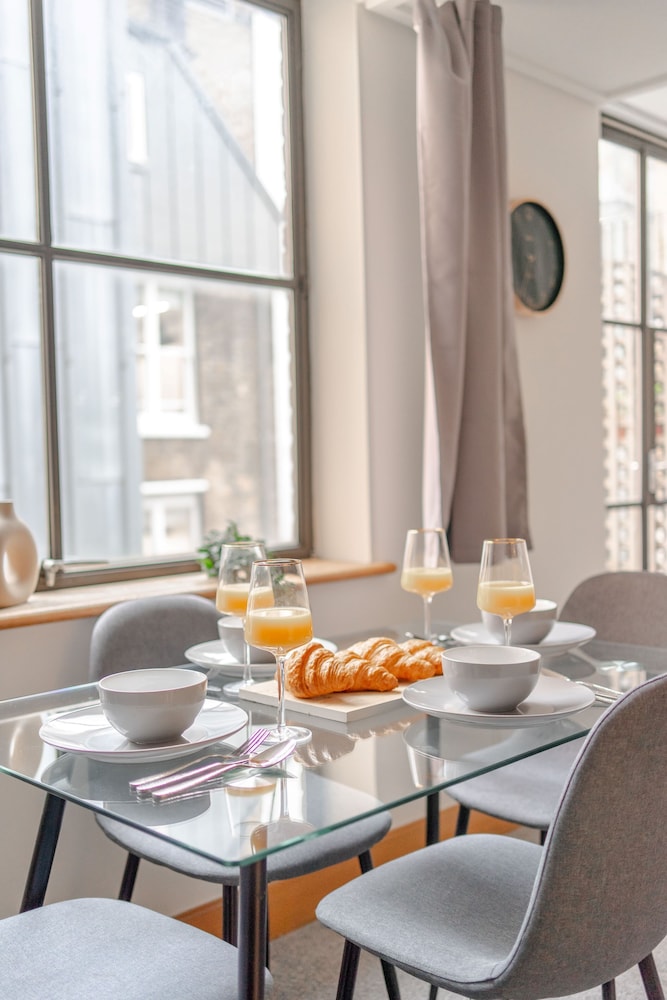 Holborn Penthouse Apartment with Terrace