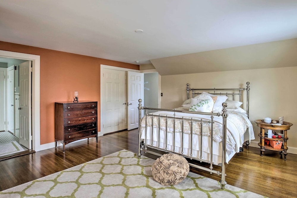 Spacious Estate w/ Courtyard: 2 Miles to Downtown!