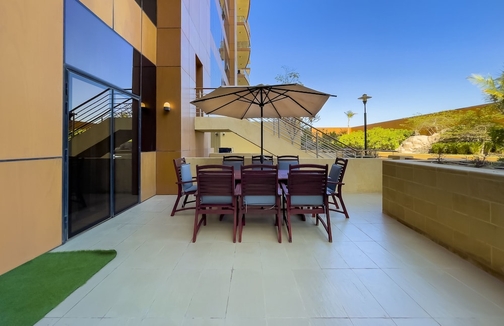 1B-Tiara Aquamarine-G05 by bnbme homes