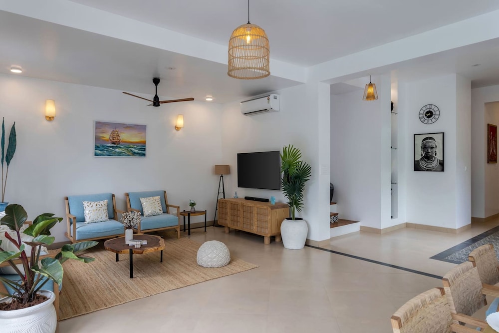 Casa Maxima - 4BR w Private Pool 1km to the Beach