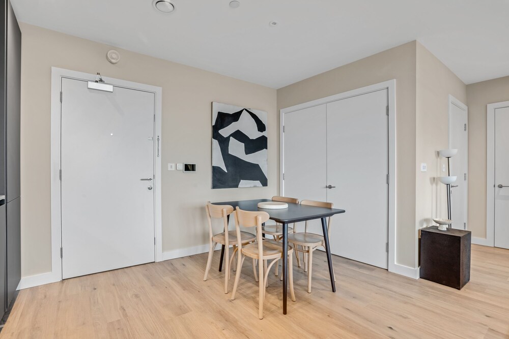 Chic One-bedroom Apartment Near Stratford