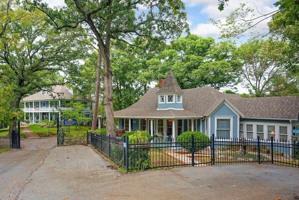 Lookout Cottages