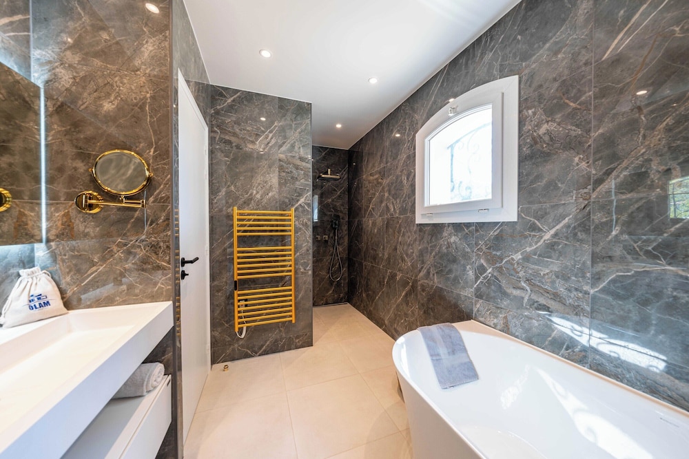 Sumptuous Villa - AC- 6br- 12p- Cannes