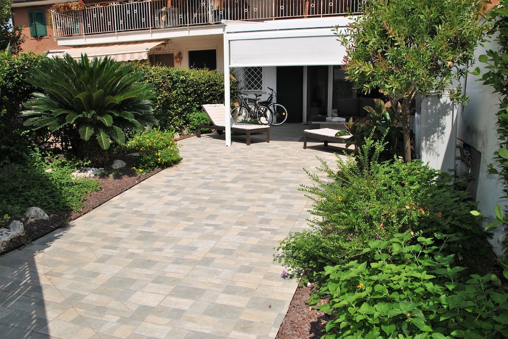 Villa Mare Blu 5 Minutes From Beach view 2
