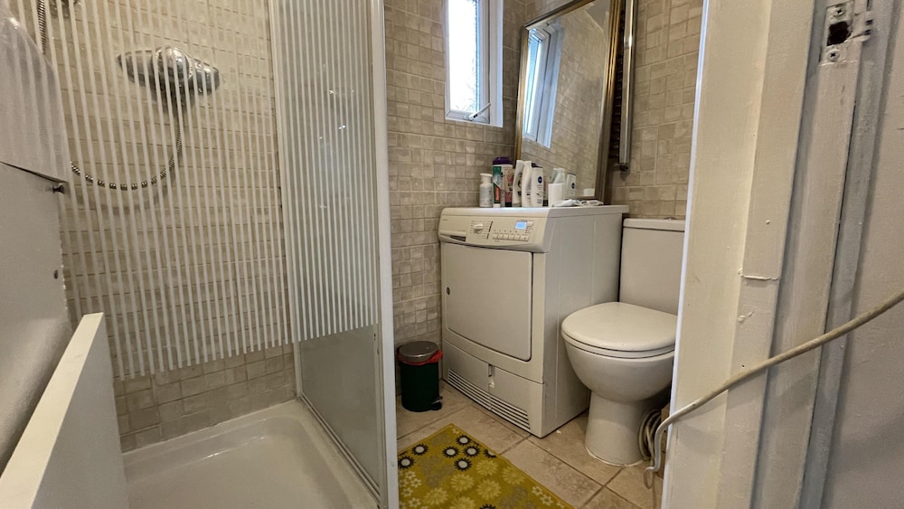 Lovely Flat Near Train Station and Central London