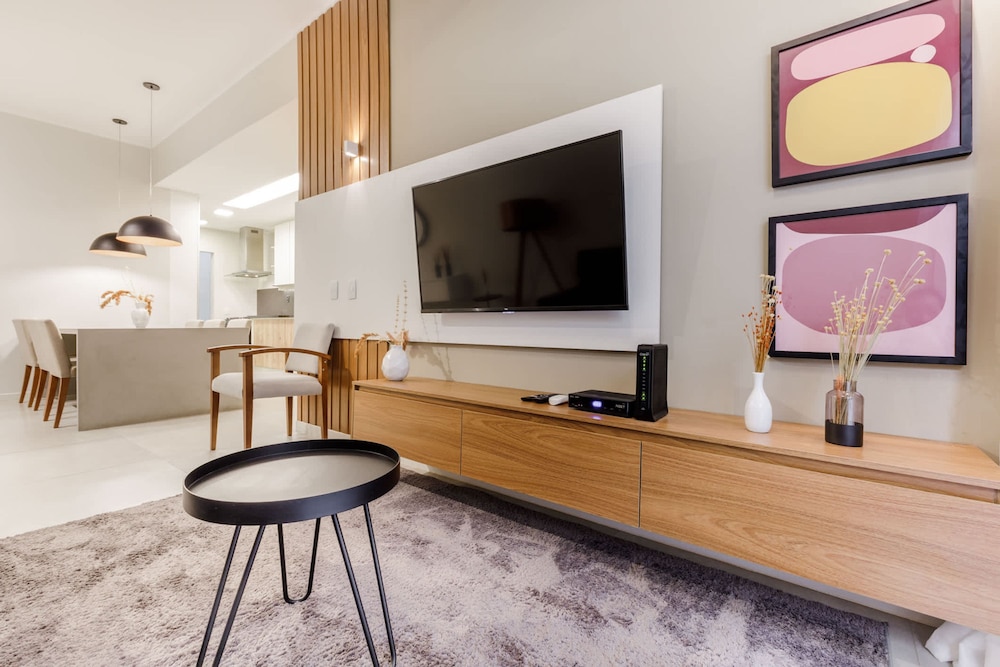 Leblon Coast Amazing 3 Bedroom in Leblon