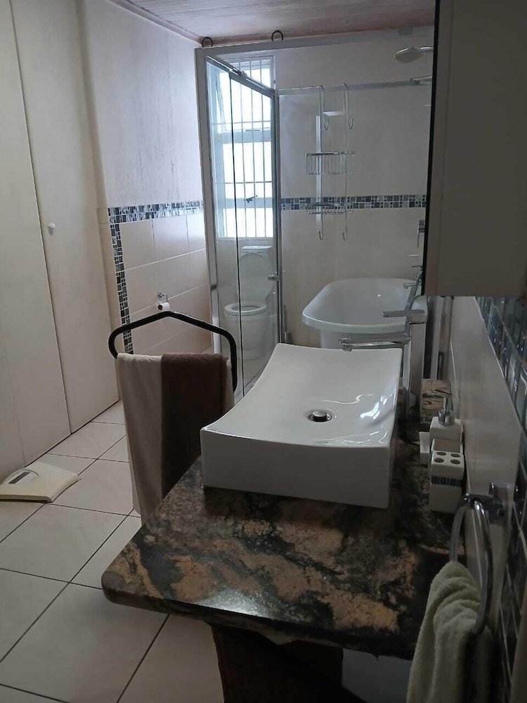 Oaktree Guest House