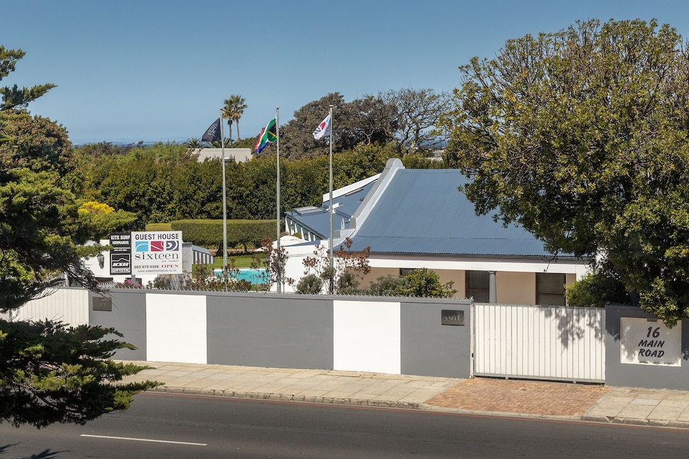 Sixteen Guest House on Main